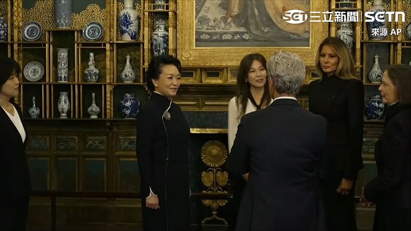 梅蘭妮亞陪彭麗媛逛博物館!(圖/AP授權)