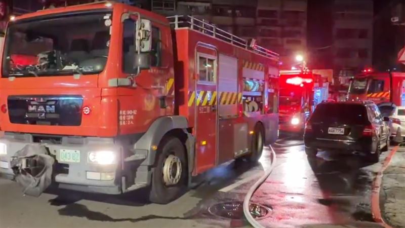警消獲報到場救援,發現屋內一名84歲的獨居老翁已經明顯死亡。(圖/翻攝畫面)