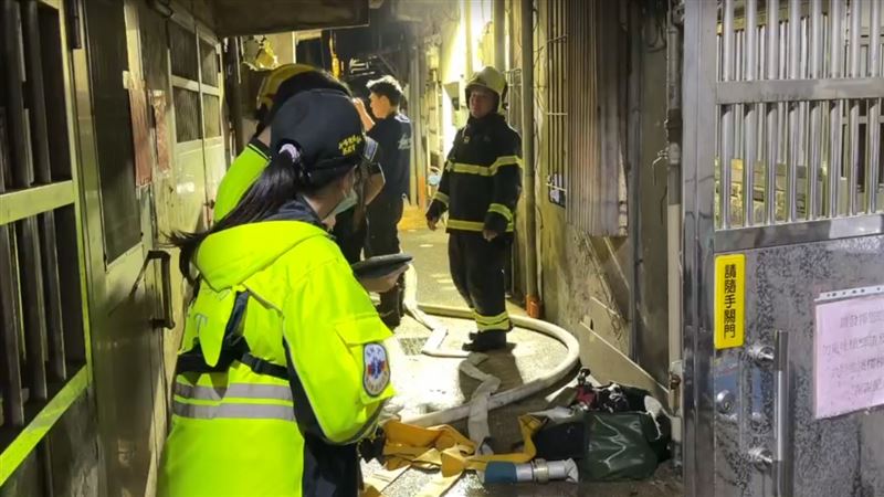 基隆市中正區中船路巷內一處4層樓的民宅,今天清晨4時許傳出火警。(圖/翻攝畫面)