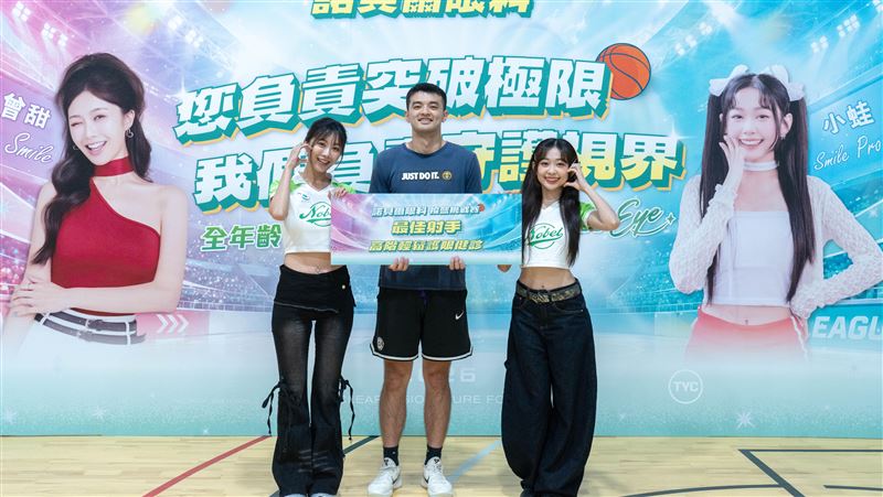 啦啦隊女神曾甜、小蛙與最佳射手周世加。(圖/TYC LEAGUE企業聯盟提供)