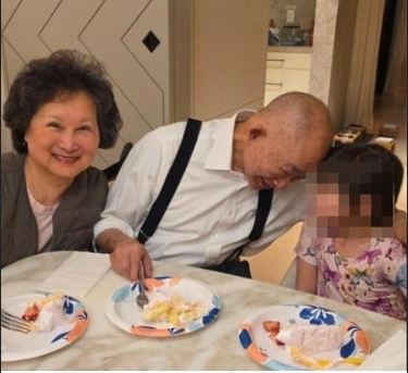 吳宇森80歲大壽與家人溫馨合照。(圖/翻攝自IG)