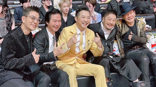 黃舒駿曬5大天王合照！網喊樂壇黃金時代