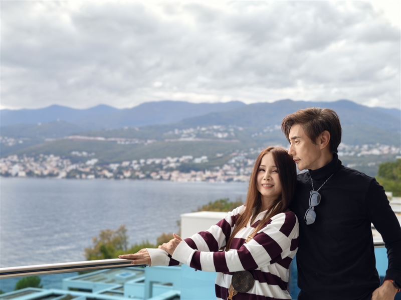 包偉銘與劉依純日前歡度結婚11周年。(圖/翰森娛樂提供)