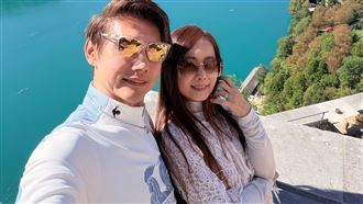 包偉銘、劉依純結婚11周年！甜蜜出國放閃