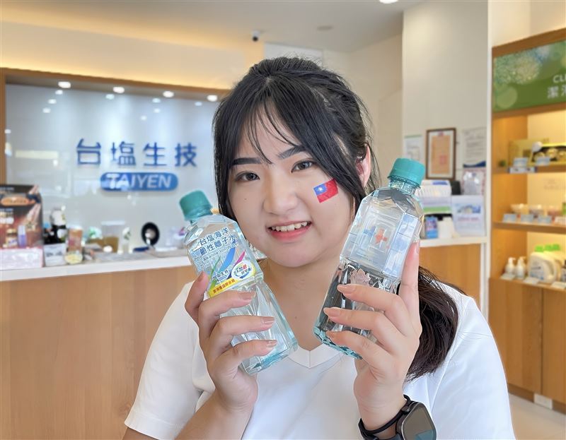 雙十國慶將至，「台塩海洋鹼性離子水」連續第七年獲選國慶大典唯一指定用水，將以源自台灣海峽的MIT好水款待國內外嘉賓。（圖／台鹽提供）