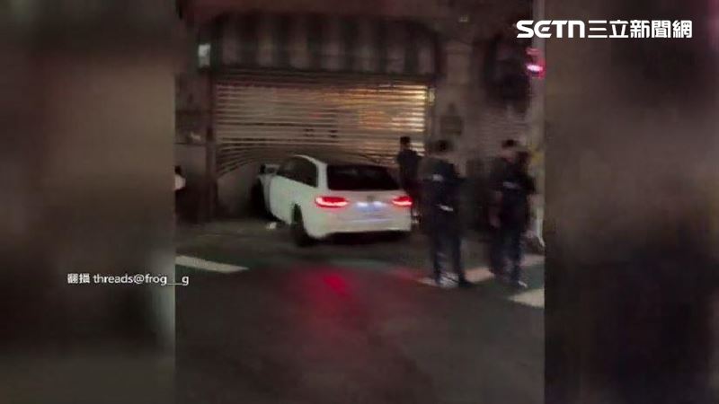 新竹2車對撞 休旅車失控衝進牙醫診所