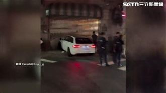 新竹2車對撞　休旅車失控衝進牙醫診所