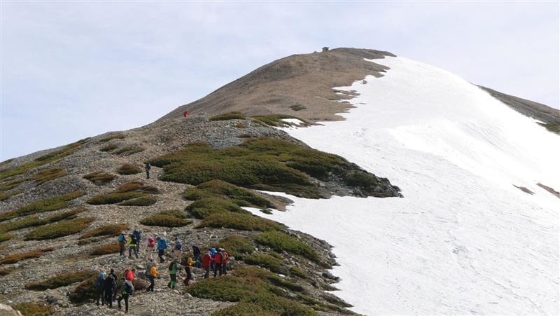 日本北阿爾卑斯山黑部五郎岳24日發生山難意外,65歲台灣籍女子倒臥山坡送醫不治。(圖/翻攝自富山市官方網站)