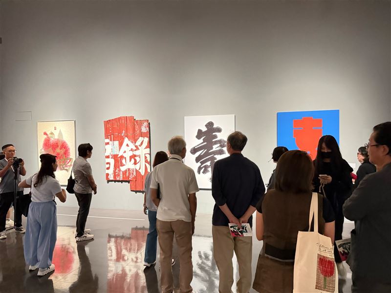 國際設計大師走讀桃園,從大溪木藝博物館、桃園舊城區、景福宮到橫山書藝 不同視角感受桃園城市文化。(圖/桃園市政府提供)