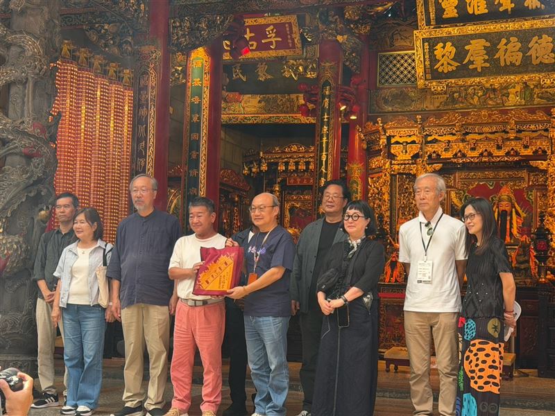 國際設計大師走讀桃園,從大溪木藝博物館、桃園舊城區、景福宮到橫山書藝 不同視角感受桃園城市文化。(圖/桃園市政府提供)