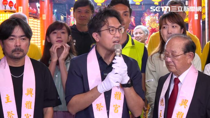 沈伯洋出席興雅福德宮中秋聯歡餐會。(圖/翻攝畫面)