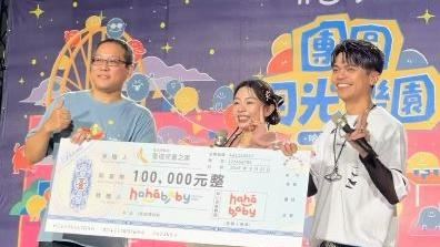 蔡阿嘎、二伯公開露面　近千粉絲熱情迎接