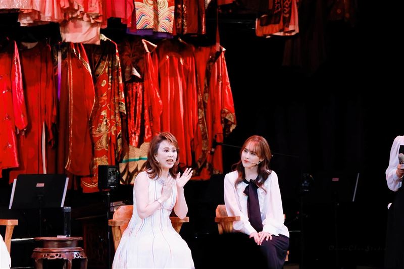 明華園拒演《鍘美藝術節》遭狠酸，陳昭賢深夜長文發聲。（圖／翻攝自明華園總團-&middot;-陳昭賢臉書）
