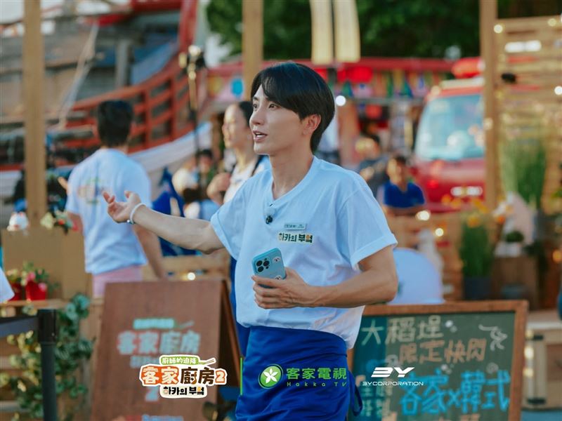 韓團Super Junior隊長利特今年憑《廚師的迫降:客家廚房2》再度入圍金鐘獎。(圖/翻攝自臉書)