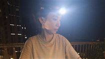 天后頭戴探照燈烤肉過中秋　網笑：太專業