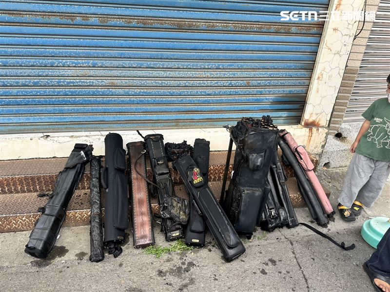 中秋連假不平靜!台南撞球館火警濃煙竄天,業者:球桿價值200萬。(圖/民眾提供)