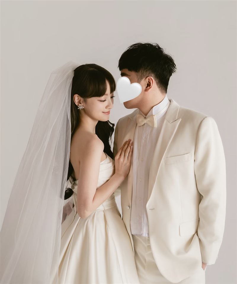 李京恬PO甜美婚紗照。（圖／翻攝自IG）