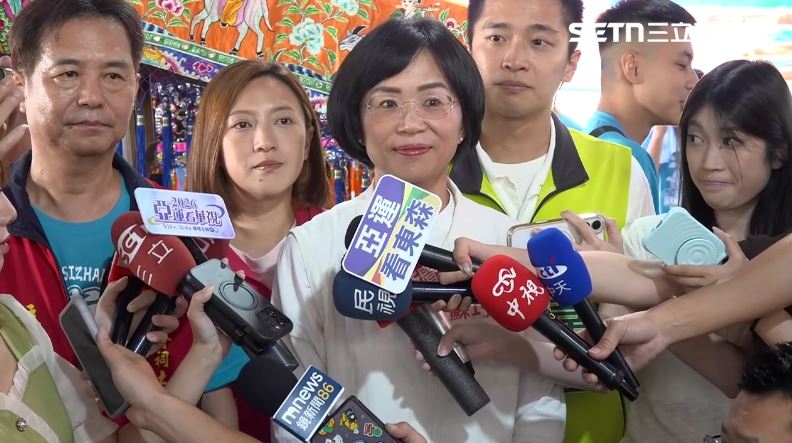 蘇巧慧出席十四張斯馨祠喬遷祈安遶境,被問到粉墨登場?蘇笑說「舞台還是留給專業的人來啦!我的影片拍出來應該是搏君一笑。」(圖/翻攝畫面)