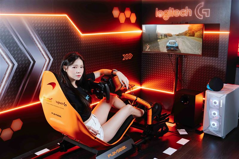 Logitech G同步擴充賽車設備,並推出RS50麥拉倫聯名賽車模擬方向盤。(圖/品牌業者提供)