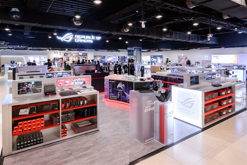 看旺電競周邊商機!ROG全台首間專賣店插旗新竹巨城。(圖/品牌業者提供)