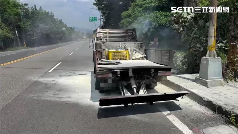 消防抵達火勢已經撲滅,駕駛及時跳車沒受傷