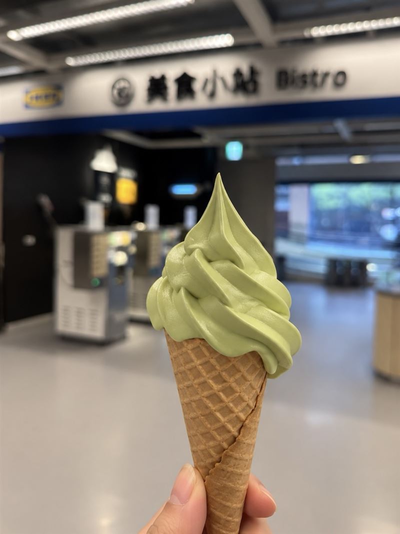 IKEA 10月1日起開賣開心果風味霜淇淋。(圖/IKEA提供)