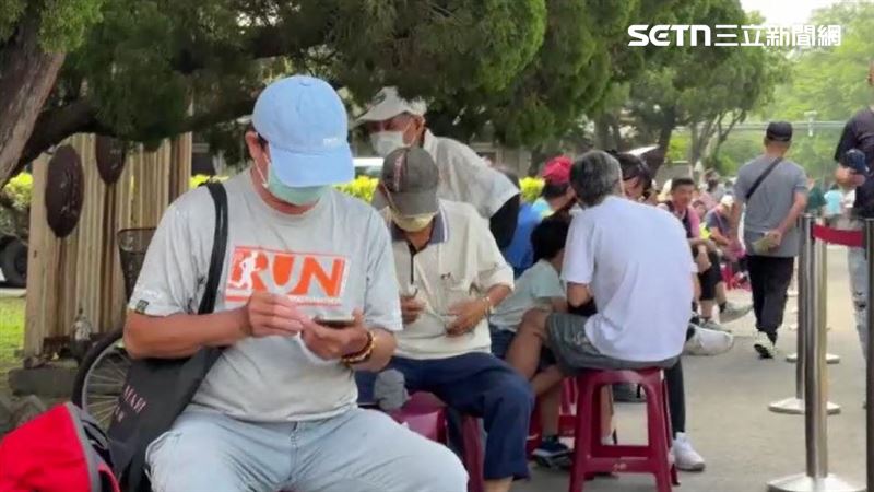 溪湖糖廠舉辦的2026彰化羊肉節,民眾一大早就前來排隊