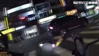 騎士拒檢自摔落網　心虛手抖竟揹8條通緝
