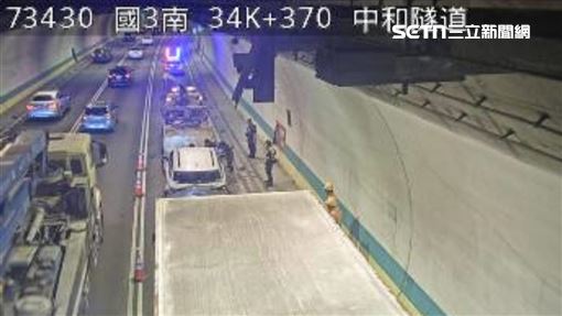 新／中和隧道「1大貨車＋2轎車」撞成一團