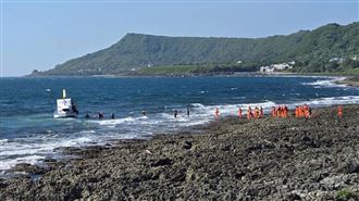 出海賞珊瑚卡死！半潛艇18人驚險獲救