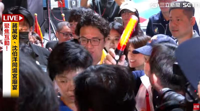 截稿前,蔣萬安仍未到現場。(圖/翻攝畫面)