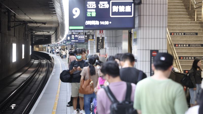 高鐵連假疏運量暴增　籲搭自由座避尖峰段