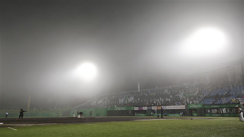 台灣隊在超級循環賽以3:7不敵日本。台灣隊總教練湯登凱賽後坦言,確實有受到天候下雨又多霧的影響,但兩隊條件相同,不是輸球理由。(圖/代表團提供)
