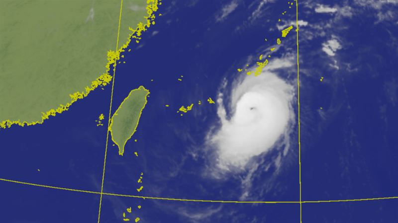舒力基轉中颱,目前位置就在台灣旁邊。(圖/翻攝自中央氣象署)