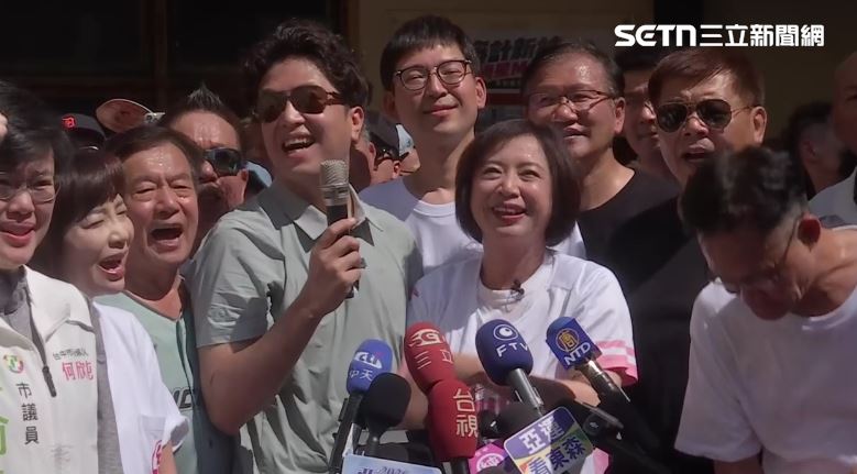 台中何欣純 x 台北沈伯洋 台中文化走讀,審計新村塞滿支持者(圖/翻攝畫面)