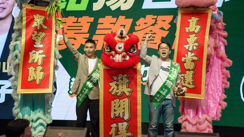 張銘祐、林子揚募款餐會　余天獻唱榕樹下