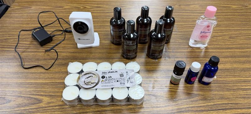 現場查扣疑似性交易營利所得新台幣1萬8,000元、帳冊、監視器設備等相關證物。(圖/翻攝畫面)