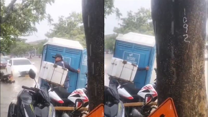 民眾幫忙把廁所移到旁邊,救裡面的人脫困。(圖/取自X)