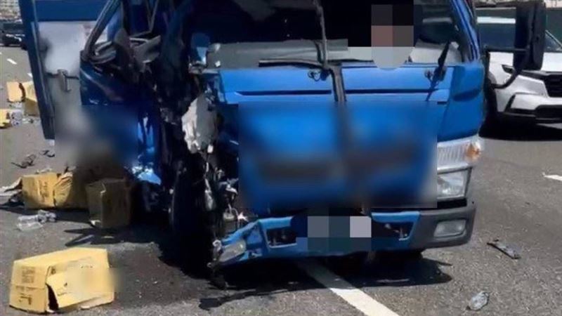 國道2貨車碰撞!目擊駕駛崩潰:塞30分鐘