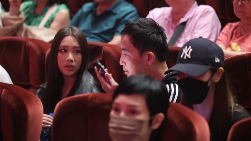 李進良力挺小禎開唱 身旁19歲正妹身分曝