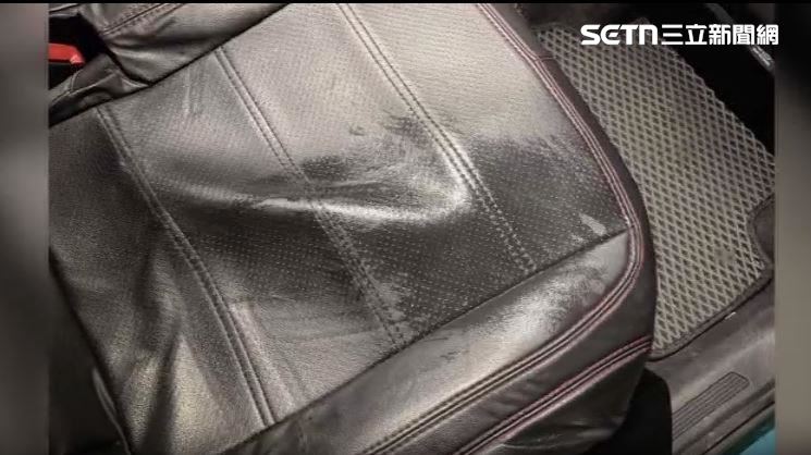 後座座椅上一攤排泄物,司機趕緊先拿衛生紙、酒精消毒