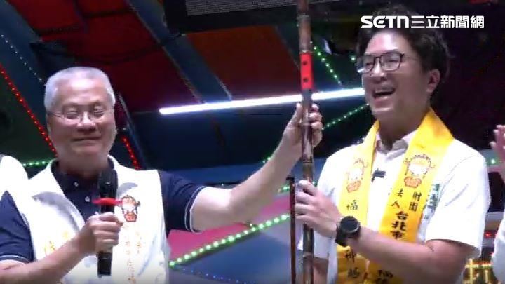 蔣、沈尬場!福德宮董座送甘蔗藏玄機?