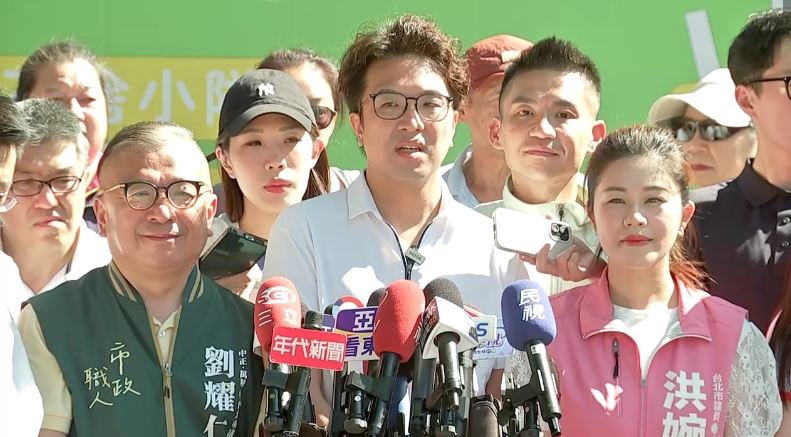 民進黨台北市長參選人沈伯洋今(27)日出席「台北兒少行動 不落蒂聯盟X衣衣不捨小隊聯合倡議」。(圖/翻攝畫面)