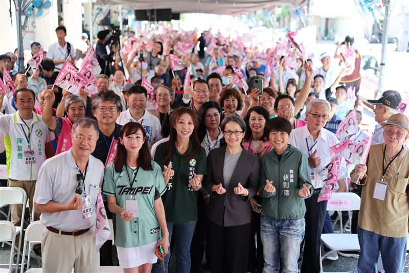 蕭美琴花蓮輔選。(圖/民進黨提供)