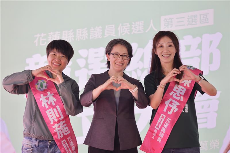 蕭美琴花蓮輔選。(圖/民進黨提供)