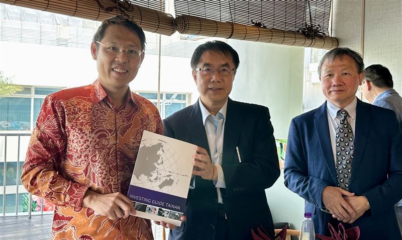 黃偉哲快閃新加坡,宣傳台灣農產、觀光,並讓新加坡工商界看見臺南的發展潛力。(圖/臺南市政府提供)