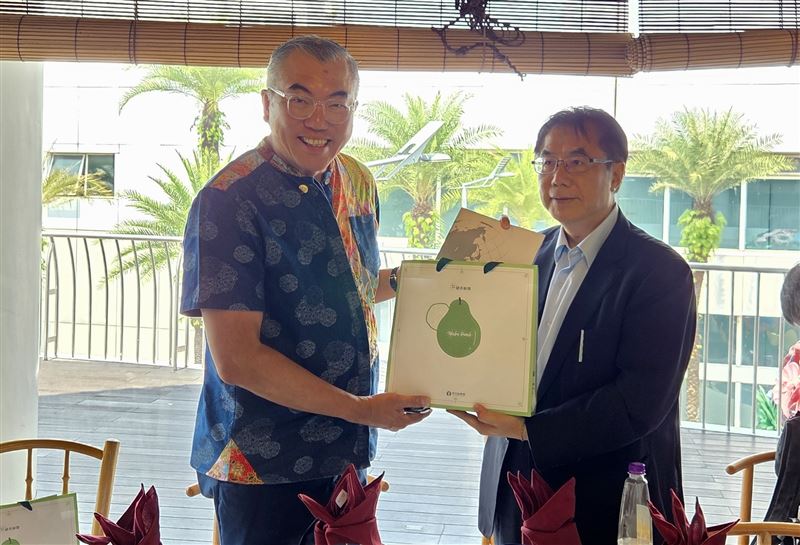 黃偉哲也希望藉由優質文旦及農特產品打響臺南品牌。(圖/臺南市政府提供)