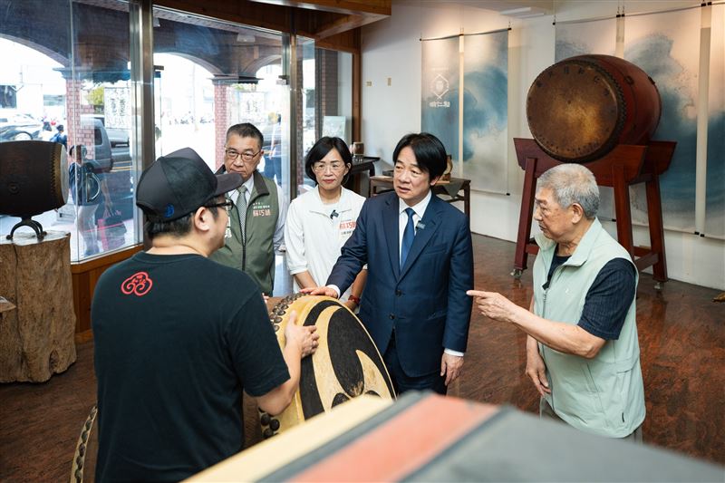 民進黨新北市長參選人蘇巧慧日前與總統賴清德參訪新莊「响仁和鼓藝工坊」。(圖/蘇巧慧競總提供)