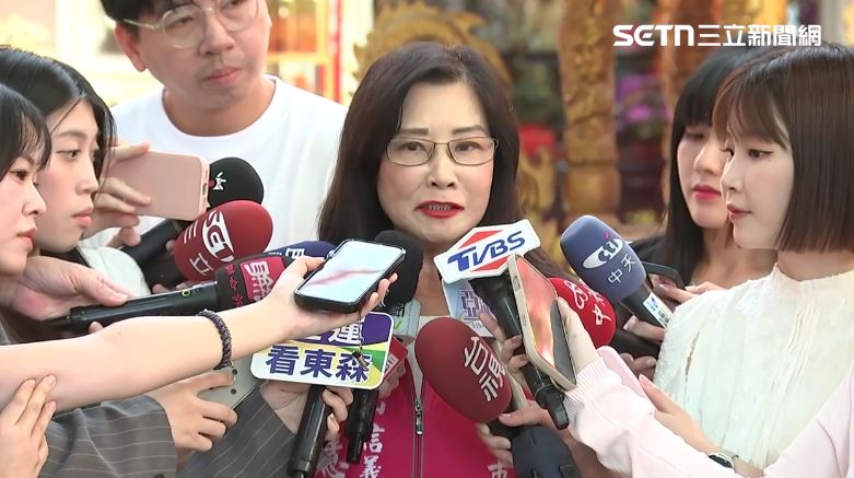 蔣萬安與許甫同場握手,秦慧珠回應說,沒有限制不期而遇。(圖/翻攝畫面)