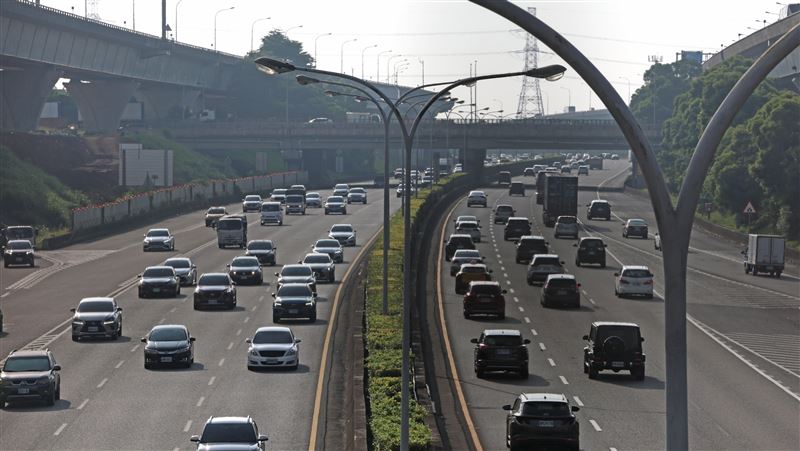 連假收假日估北返車潮湧現  11路段恐壅塞